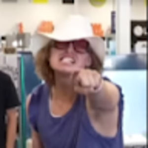 Meet your Posher, Alyson